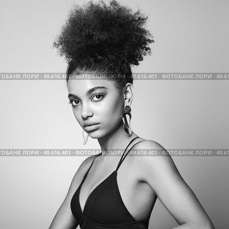 Beautiful smiling girl with curly hairstyle stock photo Women, African Ethnicity, Fashion Model, One Woman Only. Black and white photo. Стоковое фото, агентство Ingram Publishing / Фотобанк Лори