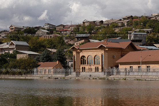 Beautiful view of Yerevan lake Vardavar and Sari-tah area, Armenia. Стоковое фото, фотограф Evgenia Shevardina / Фотобанк Лори