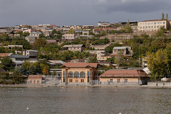 Beautiful view of Yerevan lake Vardavar and Sari-tah area, Armenia. Стоковое фото, фотограф Evgenia Shevardina / Фотобанк Лори