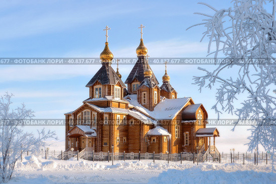 Beautiful winter landscape with a large wooden cathedral. View of the snow-covered street and the Orthodox Church. Christianity in Siberia and the Far North of Russia. City of Anadyr, Chukotka, Russia. Стоковое фото, фотограф Андрей Степанов / Фотобанк Лори