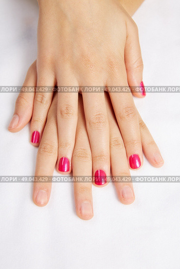 Before and after woman nails treatment in Nail Salon. Стоковое фото, агентство Ingram Publishing / Фотобанк Лори