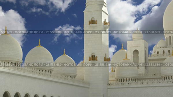 Белая Мечеть Шейха Заида Бин Султана Аль Нахьяна (Sheikh Zayed Mosque) в Абу Даби, ОАЭ (2016 год). Стоковое видео, видеограф Владимир Журавлев / Фотобанк Лори