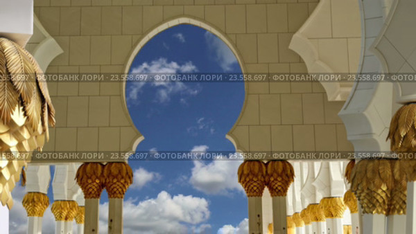 Белая Мечеть Шейха Заида Бин Султана Аль Нахьяна (Sheikh Zayed Mosque) в Абу Даби, ОАЭ (2016 год). Стоковое видео, видеограф Владимир Журавлев / Фотобанк Лори