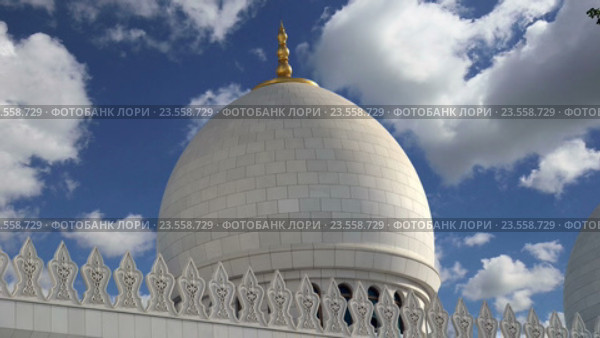 Белая Мечеть Шейха Заида Бин Султана Аль Нахьяна (Sheikh Zayed Mosque) в Абу Даби, ОАЭ (2016 год). Стоковое видео, видеограф Владимир Журавлев / Фотобанк Лори