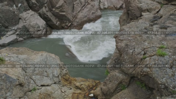 Belaya river in Caucasus mountains. Стоковое видео, видеограф Михаил Коханчиков / Фотобанк Лори