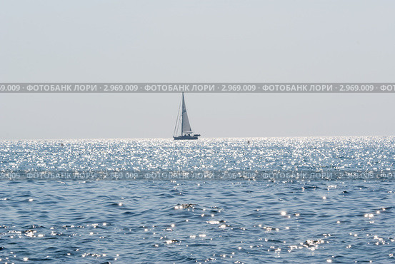 Белеет парус одинокий. Стоковое фото, фотограф Петров Александр / Фотобанк Лори