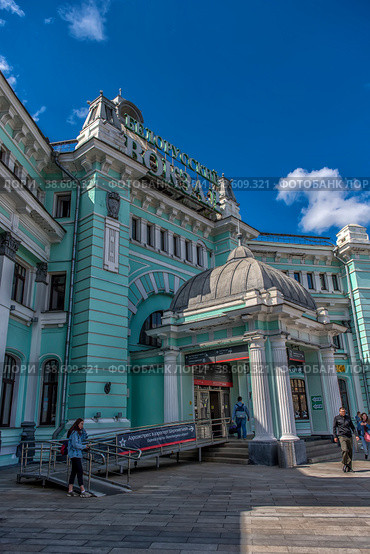 Belorussky Vokzal railway station in Moscow (2019 год). Редакционное фото, фотограф Анна Кривицкая / Фотобанк Лори