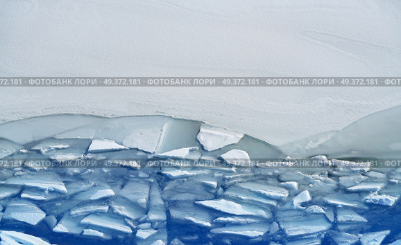 Benasque frozen reservoir Paso Nuevo in Pyrenees of Spain. Стоковое фото, агентство Ingram Publishing / Фотобанк Лори