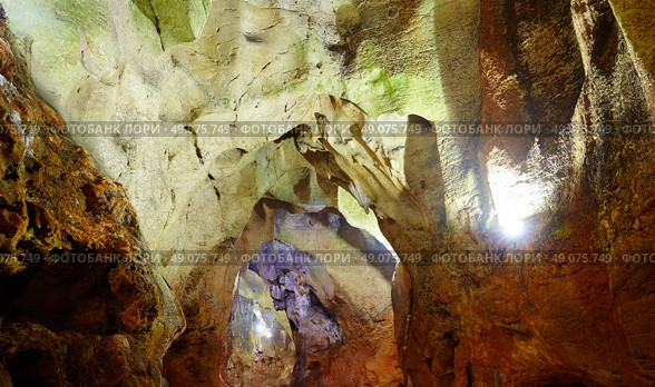 Benidoleig Cueva Calaveras cavern in Alicante at Spain. Стоковое фото, агентство Ingram Publishing / Фотобанк Лори