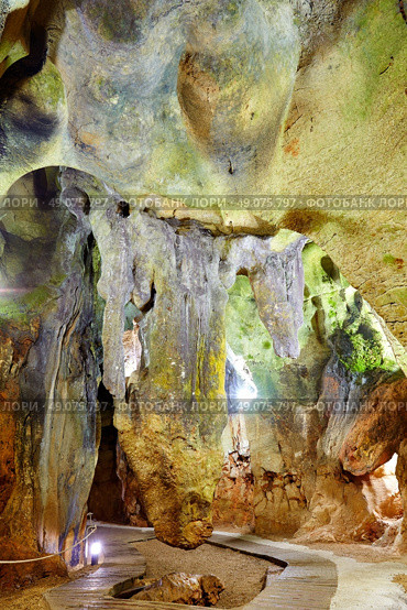 Benidoleig Cueva Calaveras cavern in Alicante at Spain. Стоковое фото, агентство Ingram Publishing / Фотобанк Лори