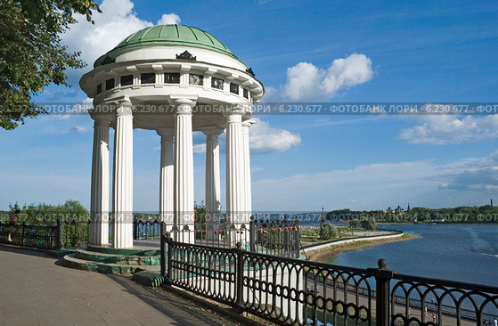 Беседка на Волжской набережной, Ярославль (2014 год). Стоковое фото, фотограф Александр Щепин / Фотобанк Лори