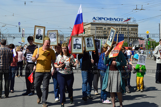 "Бессмертный полк - Москва" на 1-й Тверской-Ямской улице в Москве 9 мая 2015 года. Редакционное фото, фотограф lana1501 / Фотобанк Лори