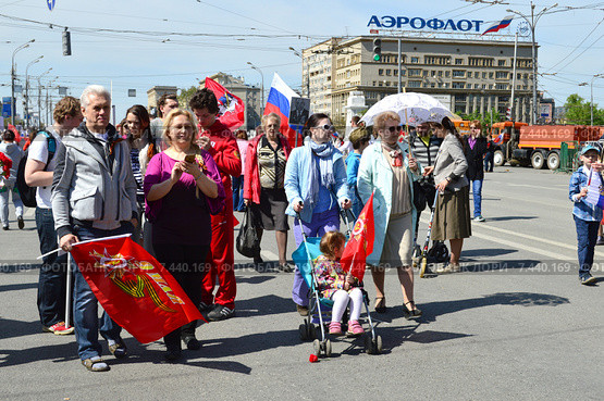 "Бессмертный полк - Москва" на 1-й Тверской-Ямской улице в Москве 9 мая 2015 года. Редакционное фото, фотограф lana1501 / Фотобанк Лори