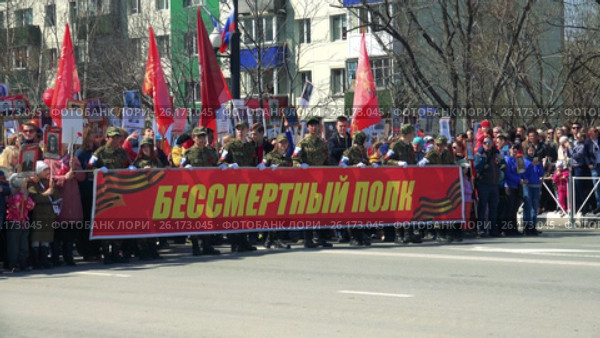 Бессмертный полк в Южно-Сахалинске 9 мая 2016 года. Редакционное видео, видеограф Юрий Долгинцов / Фотобанк Лори