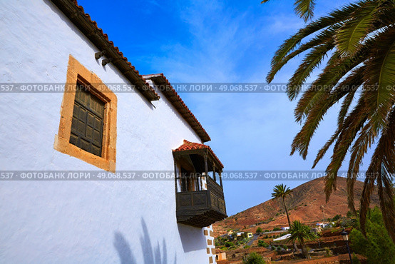 Betancuria village Fuerteventura at Canary Islands of Spain. Стоковое фото, агентство Ingram Publishing / Фотобанк Лори