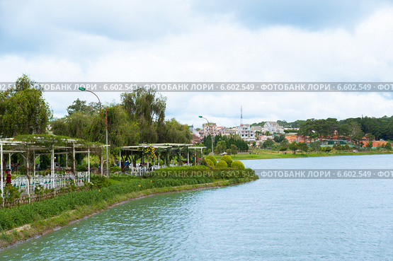 Bich Cau Garden at Xuan Huong Lake in Dalat, Vietnam (2014 год). Редакционное фото, фотограф Александр Подшивалов / Фотобанк Лори