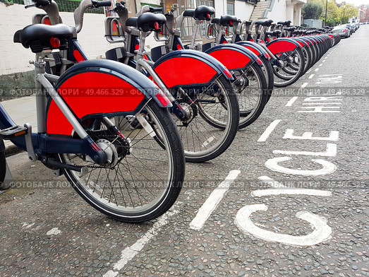 Bicycles for rent on The Docking Station in London, UK. Bicycles for rent at their station in London. Стоковое фото, агентство Ingram Publishing / Фотобанк Лори