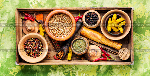 Big set Indian spices and herbs.Food and cuisine ingredients.Colorful spices. Mix indian spices. Стоковое фото, агентство Ingram Publishing / Фотобанк Лори