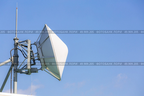 Big telecommunication satellite and radio transmitter. Стоковое фото, агентство Ingram Publishing / Фотобанк Лори