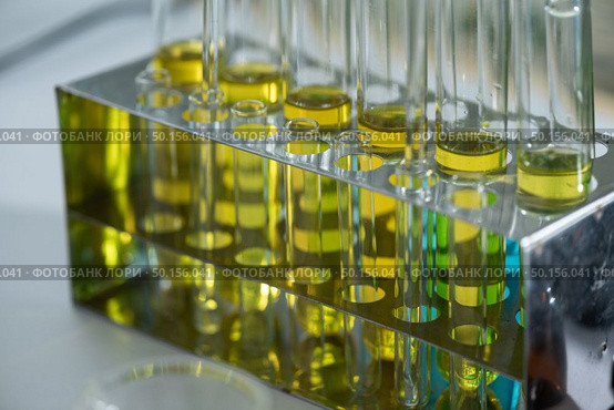 biofuel oil research in laboratory, biofuel energy power concept. Стоковое фото, агентство Ingram Publishing / Фотобанк Лори