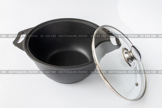 Black cast iron pan on the light background. Стоковое фото, фотограф Володина Ольга / Фотобанк Лори