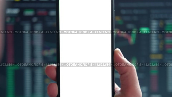 Black phone with blank mockup screen on rising stock graph. Closeup hand showing smartphone isolated white display. Online banking, Fund App use. Financial analyst on Invest Market. Bank collapse 2023. Стоковое видео, видеограф Марина Демидюк / Фотобанк Лори