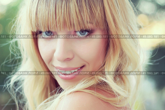 blonde girl with long hair and bangs. Стоковое фото, агентство Ingram Publishing / Фотобанк Лори