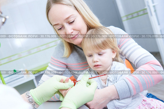 Blood medical test or research. Taking a blood sample from child finger in hospital. Стоковое фото, фотограф Дмитрий Калиновский / Фотобанк Лори