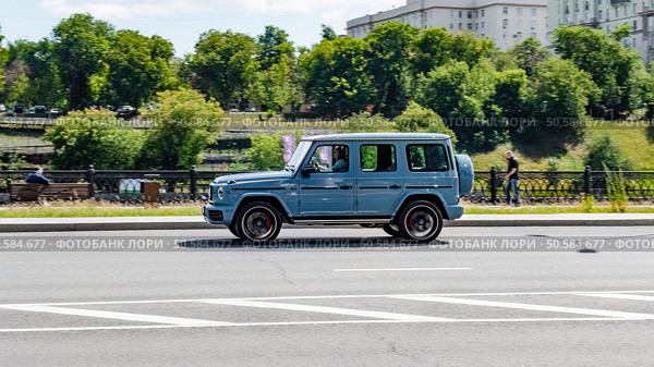 Blue Mercedes Benz G Class W463 model on the street in motion. Редакционное фото, фотограф Константин Григорьев / Фотобанк Лори