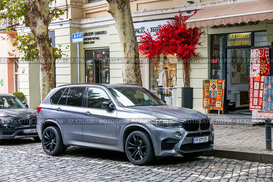 BMW X5 (2021 год). Редакционное фото, фотограф Art Konovalov / Фотобанк Лори
