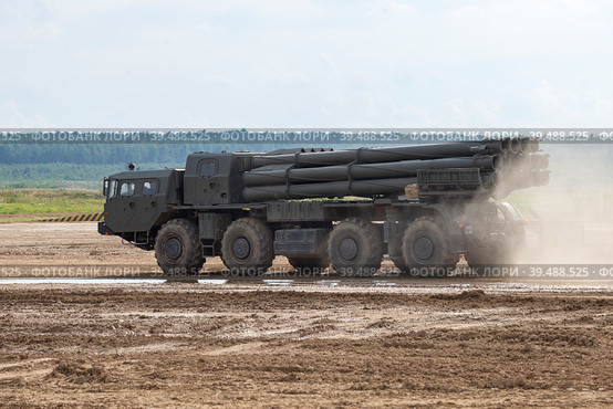 Боевая машина системы залпового огня "Смерч" крупным планом, Россия (2020 год). Редакционное фото, фотограф Анна Карасева / Фотобанк Лори