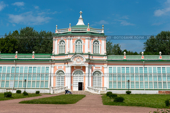 Большая каменная оранжерея (1761—1763). Усадьба Кусково.  Москва (2019 год). Редакционное фото, фотограф Александр Щепин / Фотобанк Лори