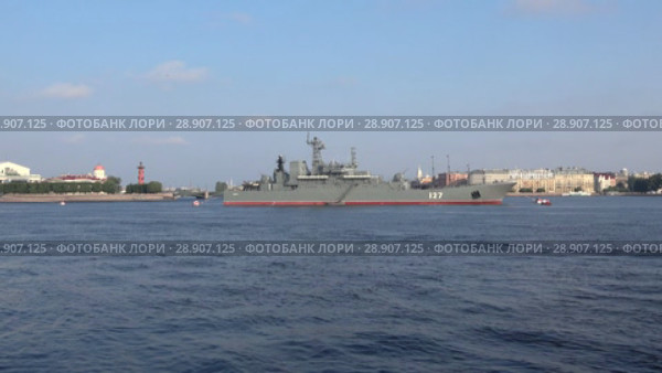 Большой десантный корабль "Минск" в акватории Невы накануне Дня ВМФ. Санкт-Петербург (2018 год). Редакционное видео, видеограф Виктор Карасев / Фотобанк Лори