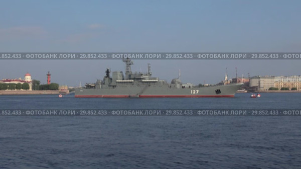 Большой десантный корабль "Минск" в акватории Невы. Подготовка к празднованию Дня ВМФ в Санкт-Петербурге (2018 год). Редакционное видео, видеограф Виктор Карасев / Фотобанк Лори