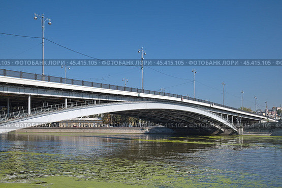 Большой Устьинский мост в Москве, Россия (2024 год). Стоковое фото, фотограф Елена Коромыслова / Фотобанк Лори
