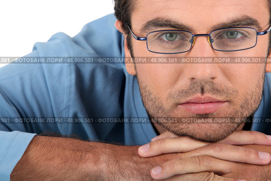 Bored man wearing glasses. Стоковое фото, агентство Ingram Publishing / Фотобанк Лори