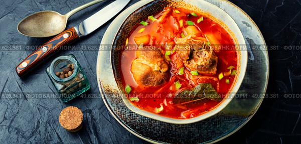 Borscht - hot soup based on beets and meat. Red borscht, traditional dish of Ukrainian cuisine. Red borscht, main first course. Стоковое фото, агентство Ingram Publishing / Фотобанк Лори