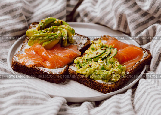 breakfast sandwiches with salmon avocado. Стоковое фото, агентство Ingram Publishing / Фотобанк Лори