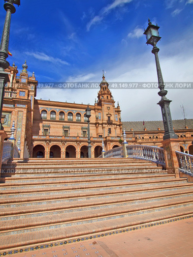 Bridge in Plaza de Espana, Seville, Spain sunny day. Стоковое фото, агентство Ingram Publishing / Фотобанк Лори