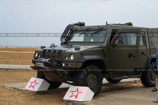 Бронированный автомобиль Рысь, модификация, «Рысь LMV M65» машина управления и разведки. Средняя Ахтуба, Волгоградская область, Россия. (2020 год). Редакционное фото, фотограф Андрей Цыганков / Фотобанк Лори