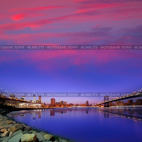 Brooklyn Bridge and Manhattan bridges sunset New York Manhattan NY NYC USA. Стоковое фото, агентство Ingram Publishing / Фотобанк Лори