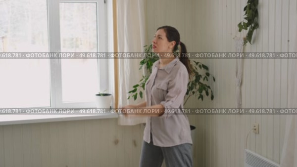 Brunette woman dance, have fun at home listens song, moves to music, feels overjoyed, celebrate good news, relish carefree life looks happy. Young adult female twirls, grooves. Lady dancing in kitchen. Стоковое видео, видеограф Марина Демидюк / Фотобанк Лори