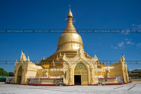 Буддийский храм Maha Wizaya Pagoda крупным планом. Янгон, Мьянма (Бирма) (2016 год). Стоковое фото, фотограф Анна Карасева / Фотобанк Лори
