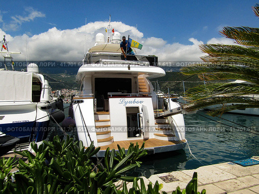Budva, Montenegro - June 19, 2019. Lyubov yacht at the dock of Budva. Sunny summer view. Яхта ЛЮБОВЬ под флагом Сент-Винсент и Гренадины в порту Будвы, Черногория. Редакционное фото, фотограф Александр Кузнецов / Фотобанк Лори