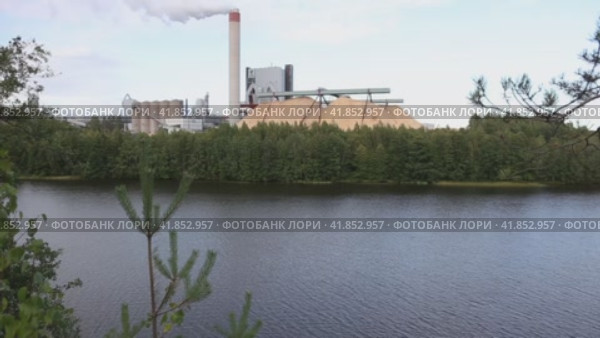 Бумажная фабрика UPM Kymi в Финляндии. Стоковое видео, видеограф Станислав Кноп / Фотобанк Лори