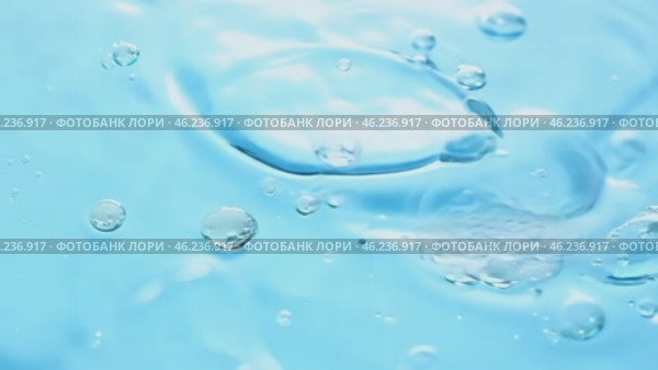 Бурлящая, голубая вода с  пузырьками создает динамичный эффект, абстрактный фон. Стоковое AI-видео, аниматор Анжелика Самсонова / Фотобанк Лори