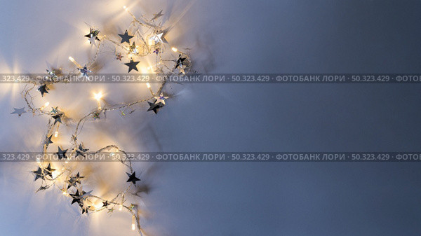 burning garland with spangles table. Стоковое фото, агентство Ingram Publishing / Фотобанк Лори