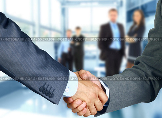 Business associates shaking hands in office . Стоковое фото, агентство Ingram Publishing / Фотобанк Лори