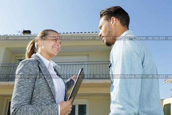 business man and woman discuss about the financial plan. Стоковое фото, агентство Ingram Publishing / Фотобанк Лори