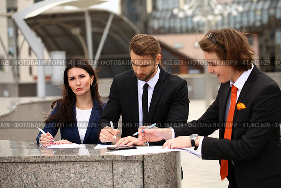Business people sign a contract. Стоковое фото, фотограф Андрей Аркуша / Фотобанк Лори